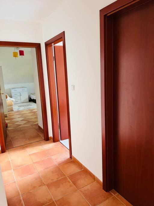 Apartman Se Zahradou 20 Minut Do Centra Prahy Ořech 外观 照片
